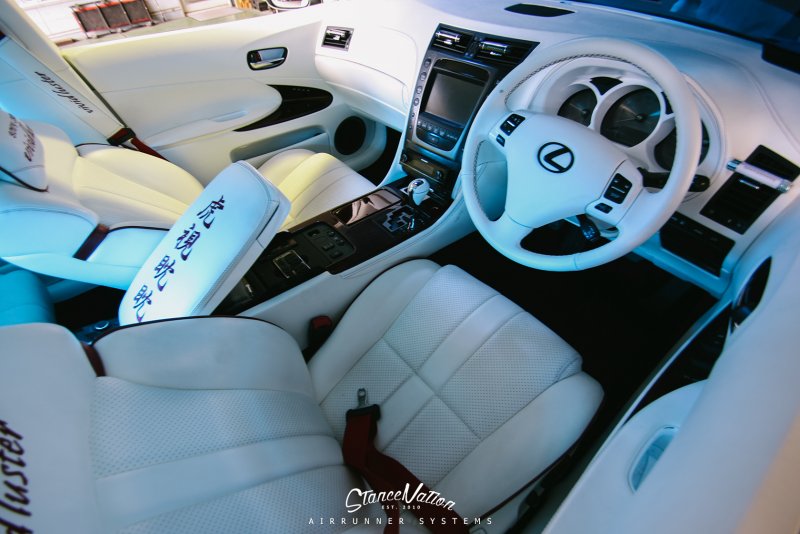 Lexus GS белый салон