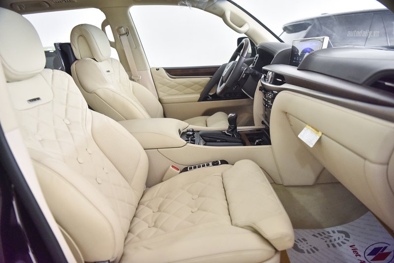 Lexus LX 570 2018 Interior