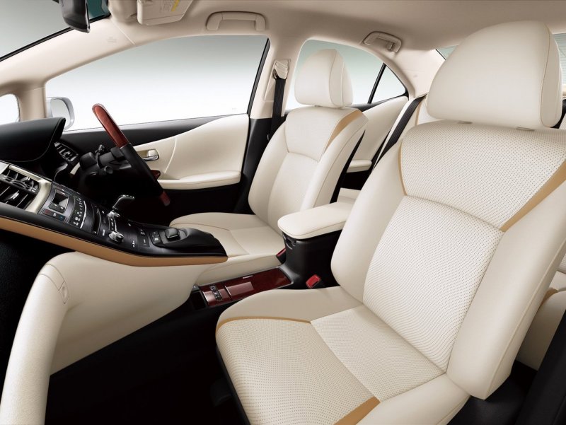 Lexus HS 250h i салон