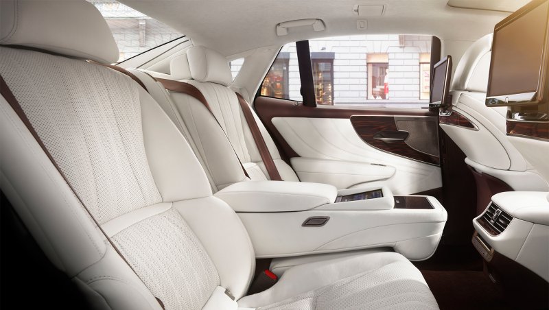 Lexus LS 500 салон