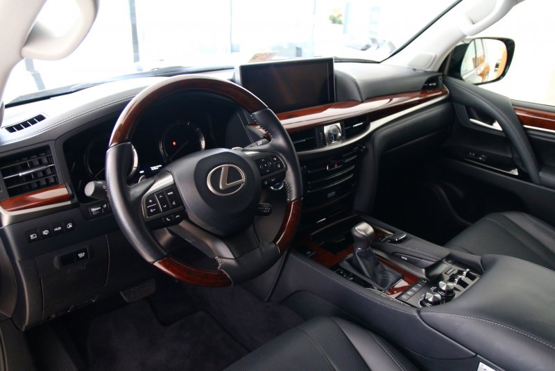 Lexus LX 570 салон