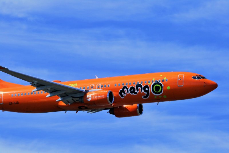 Боинг 737 800 оранжевый