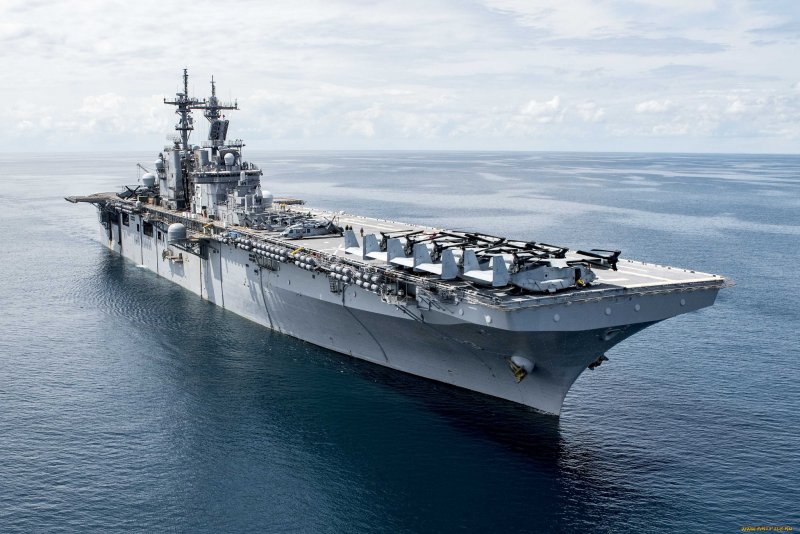 Корабль USS Kearsarge LHD-3