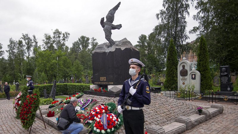 Тела погибших моряков подлодки Курск