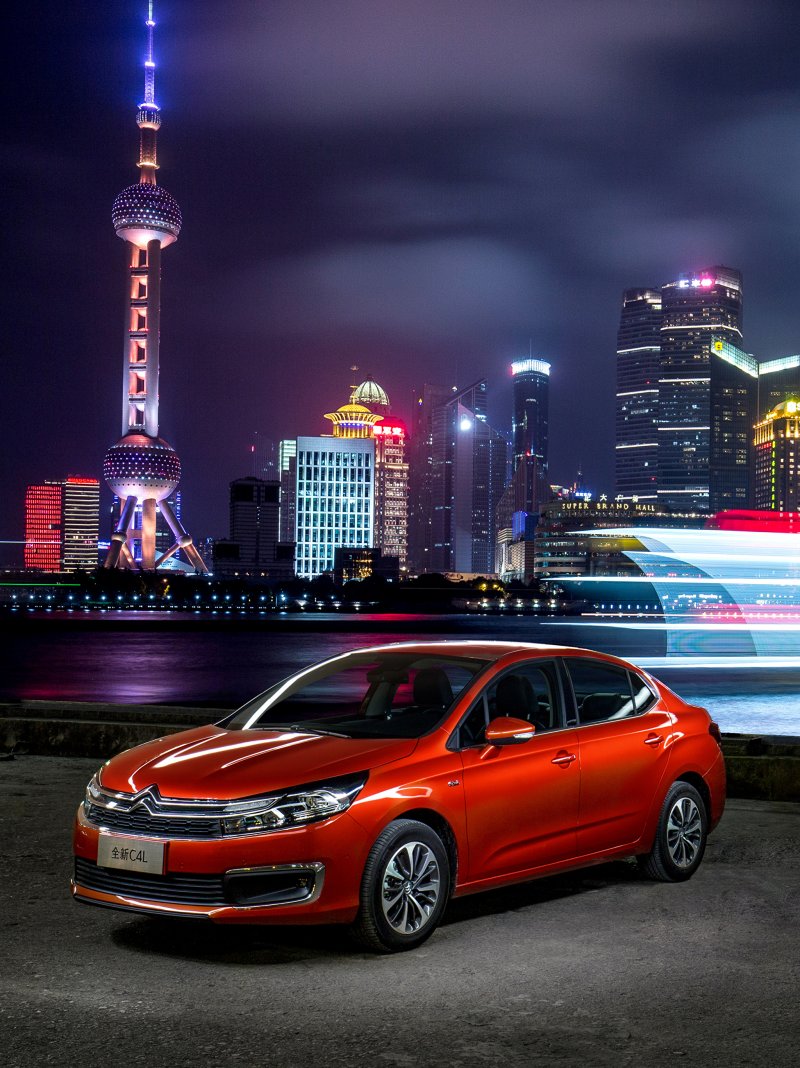 Ситроен с красными вставками