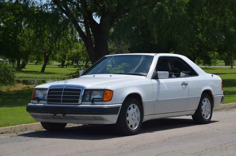 Mercedes Benz 1993. Mercedes e300 1993. Мерседес Бенц 1993 года. 300e 24 Mercedes 1993.