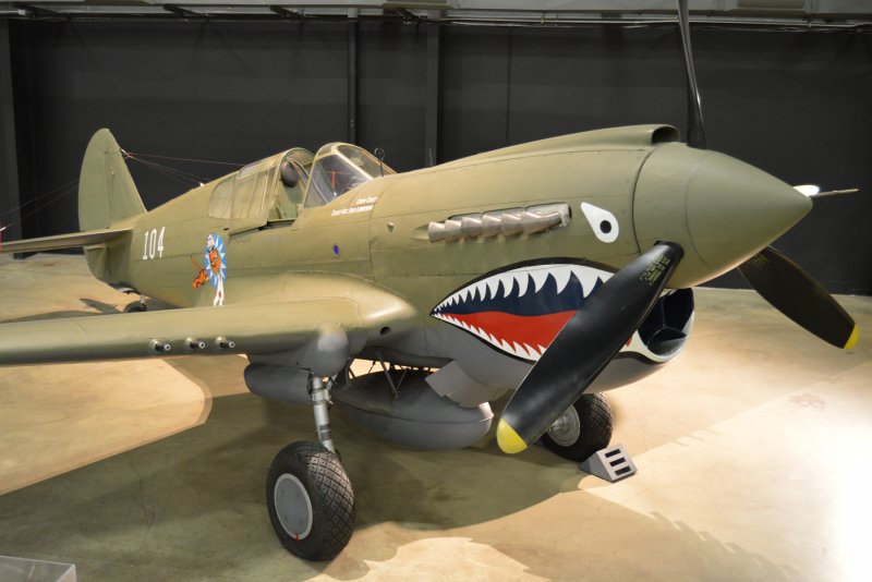 Curtiss p-40 Warhawk 335