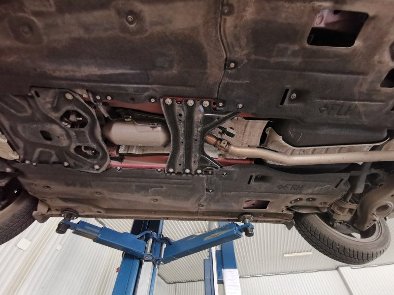 Mazda 6 GH снизу