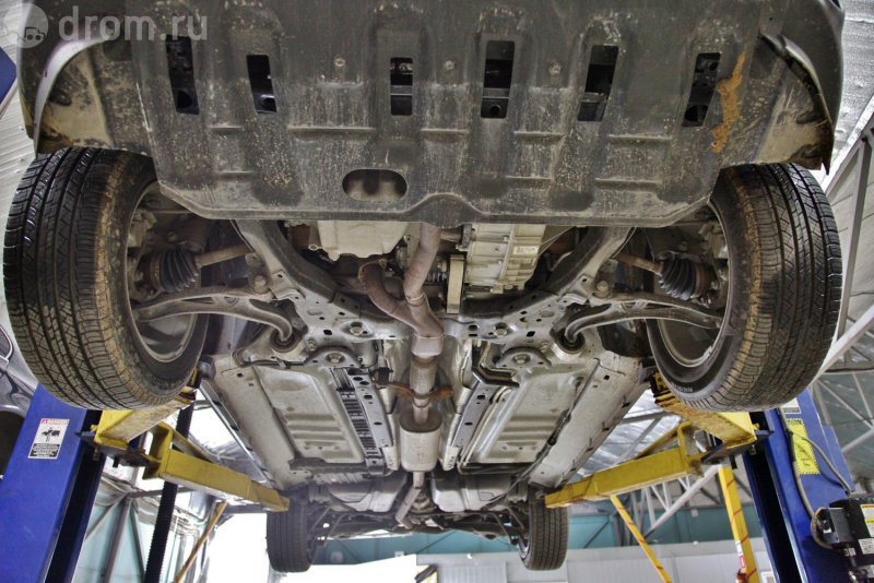 Toyota Land Cruiser 100 снизу