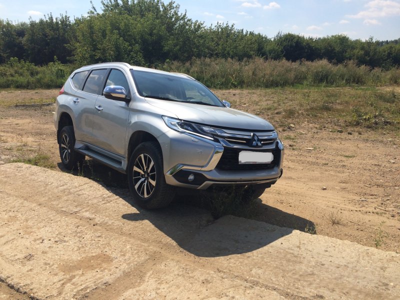 Mitsubishi Pajero Sport 2015