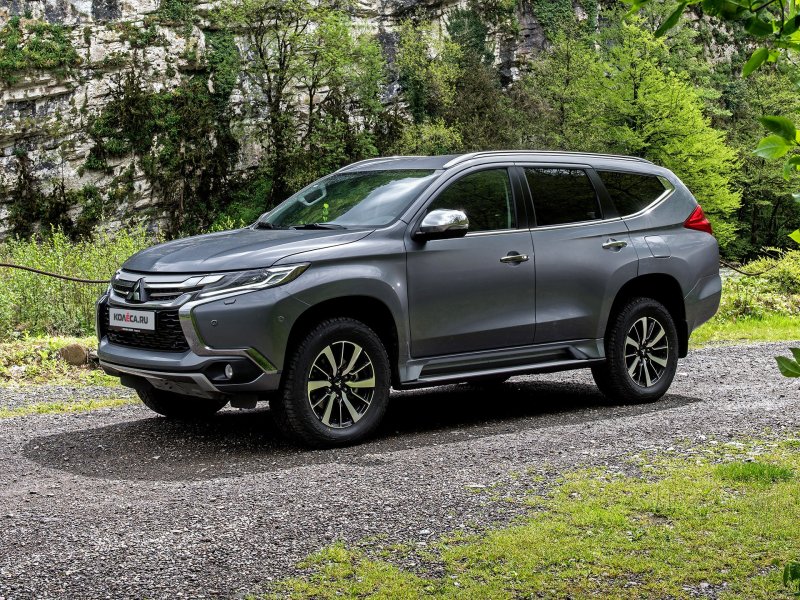 Mitsubishi Pajero Sport 2015