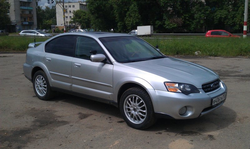 Subaru Outback 2004 седан