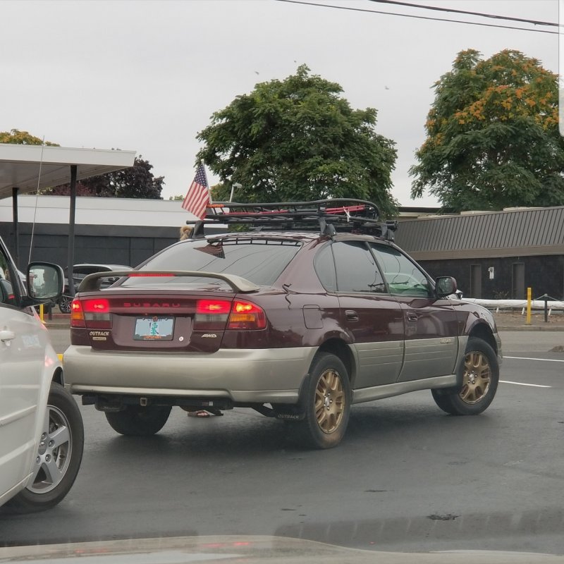 Subaru Outback II 1998 – 2004 седан