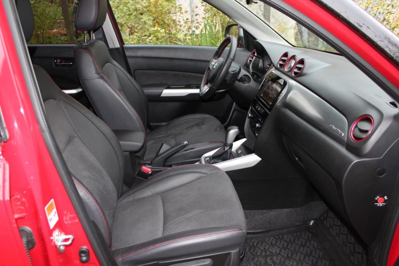 S Vitara салон