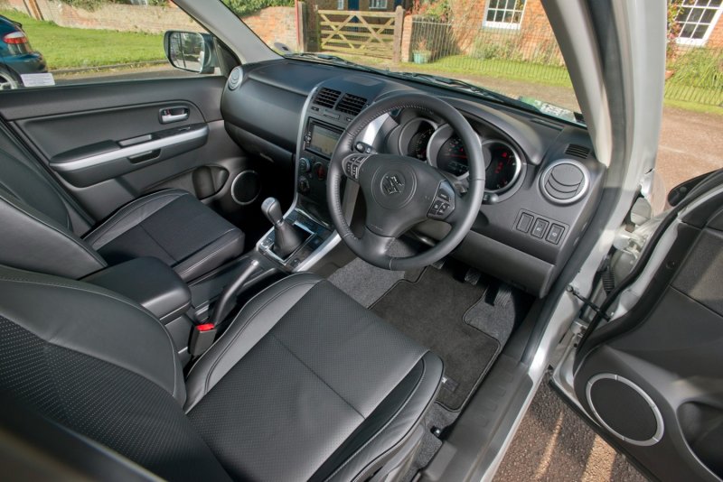 Suzuki Grand Vitara 2012 салон
