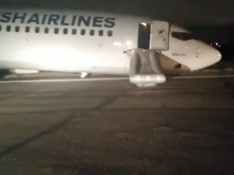 Выпуск аварийного трапа на 737-800