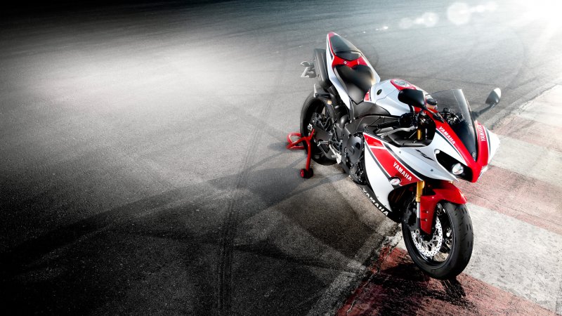 Yamaha YZF r1 2012 Wallpaper