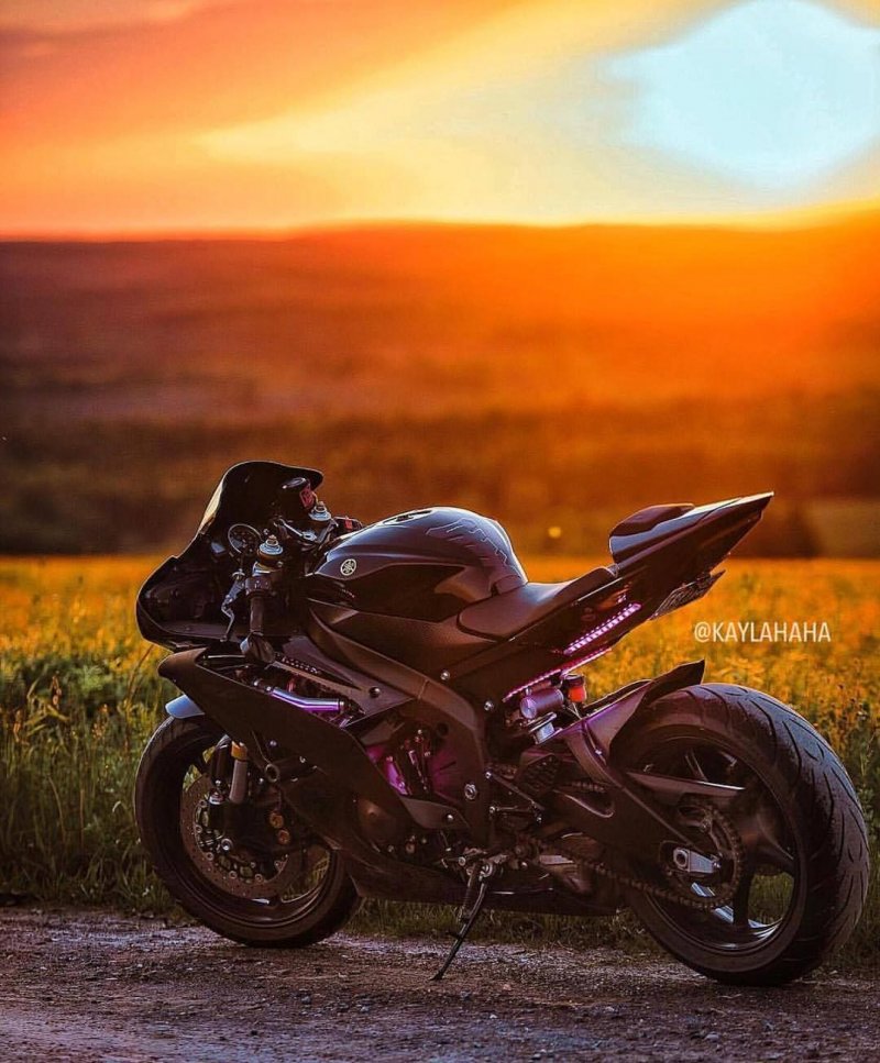 Yamaha YZF-r1 на закате