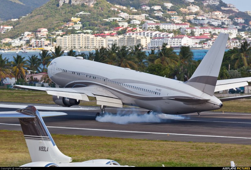 Boeing 767−300er p4-mes