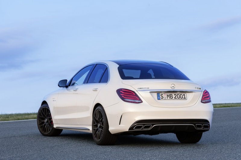 Мерседес-Бенц c63 AMG