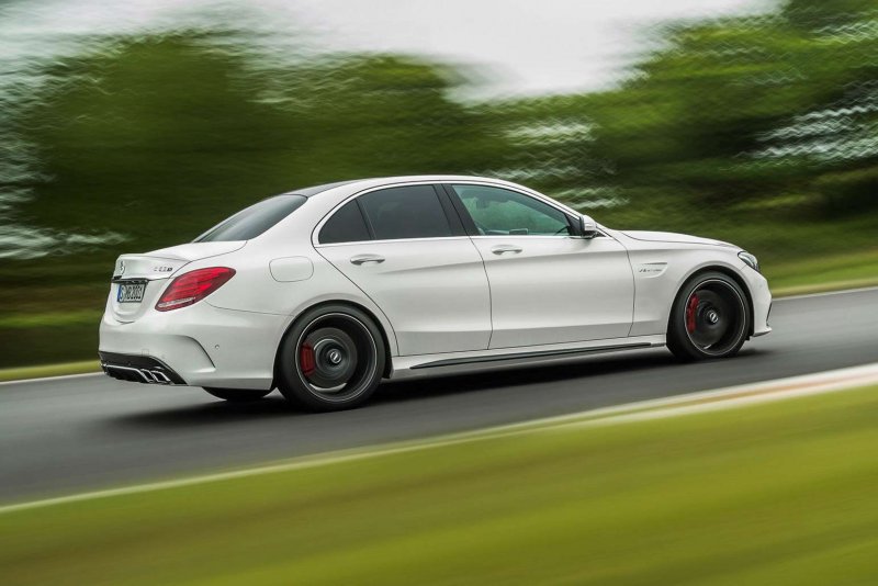 Мерседес Бенц c63 AMG 2015