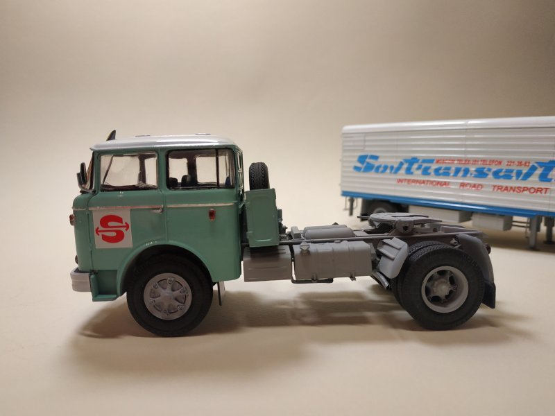 Кабана по лицензии Skoda 706 RT