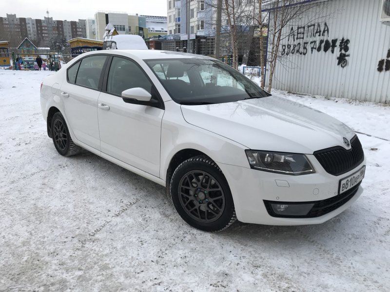 Skoda Octavia a7 FL белая