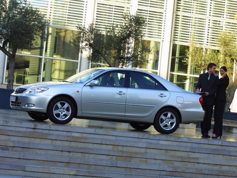 Toyota Prius v 2012 салон
