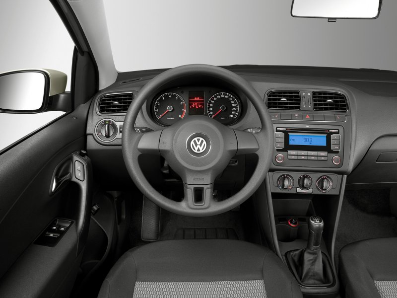 Volkswagen Polo 2010 седан салон