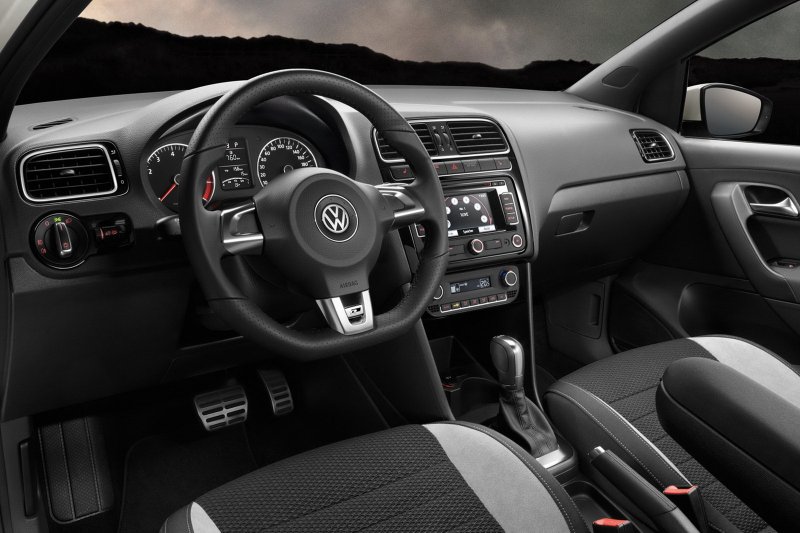 Volkswagen Polo 2013 хэтчбек салон