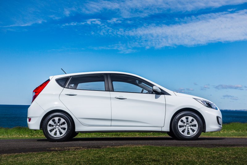 Hyundai Accent хэтчбек 3