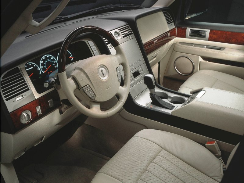 Lincoln Navigator 2005 салон