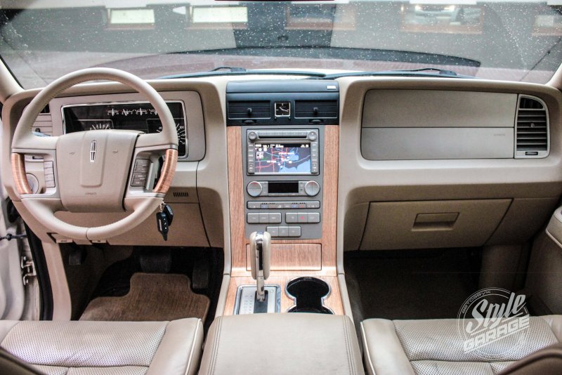 Lincoln Navigator 2003 салон