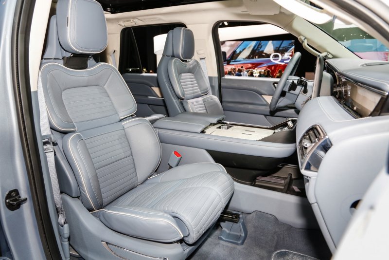 Lincoln Navigator 2018 салон