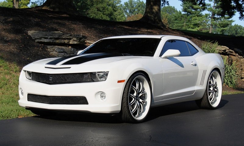 Chevrolet Camaro белый