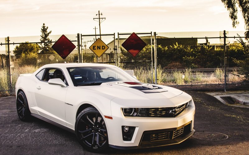 Chevrolet Camaro 2017 белая