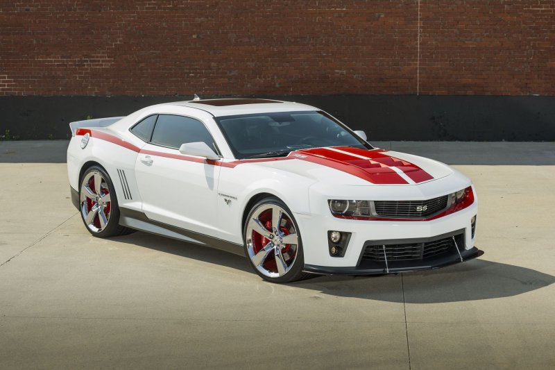 Chevrolet Camaro белый красный