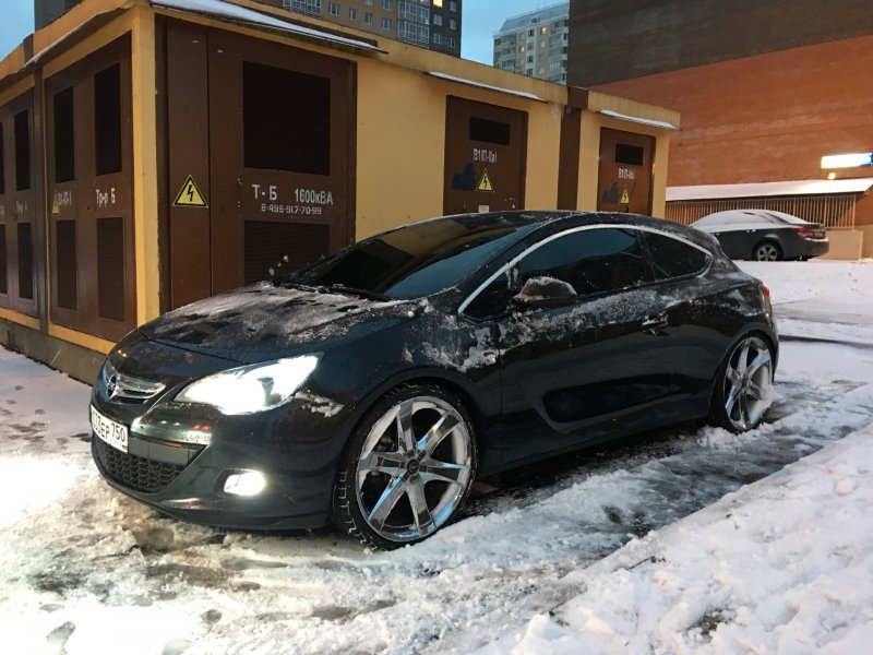 Opel GTC черная