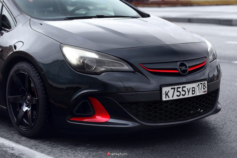 Opel Astra GTC 2012 черная