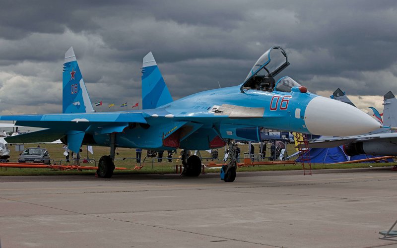 Самолет Су 27