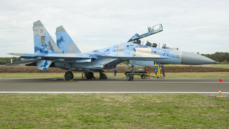 Самолет Су 27