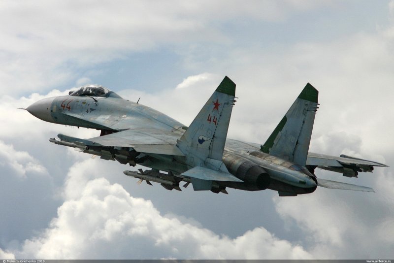 Самолет Су 27