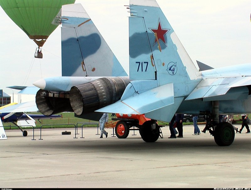 Российские Су-27 перехватили бомбардировщики ВВС США над черным морем