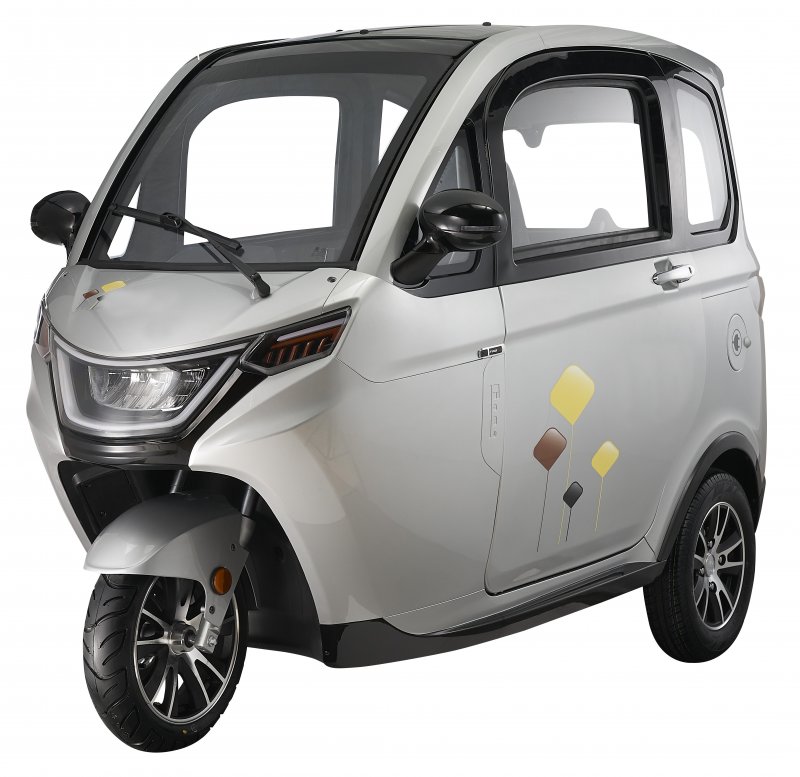 Скутер трицикл с кабиной для доставки Triscooter Dark-Kitchen