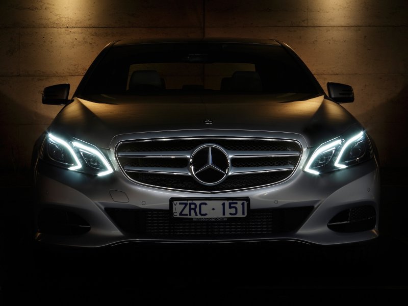 Мерседес e200 спереди черный