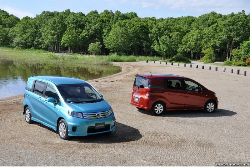 Honda freed Spike 2016н
