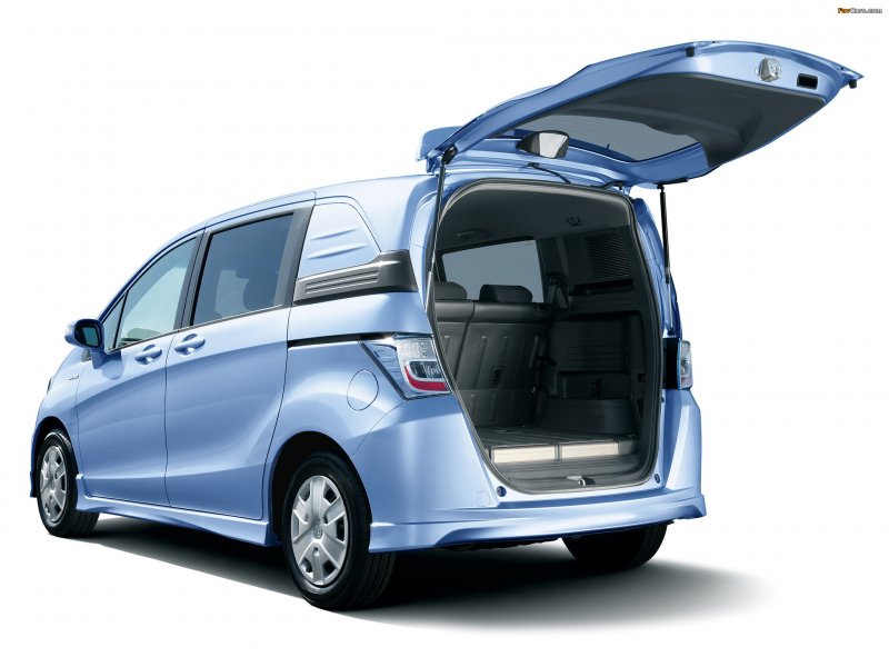 Honda freed Spike 2012