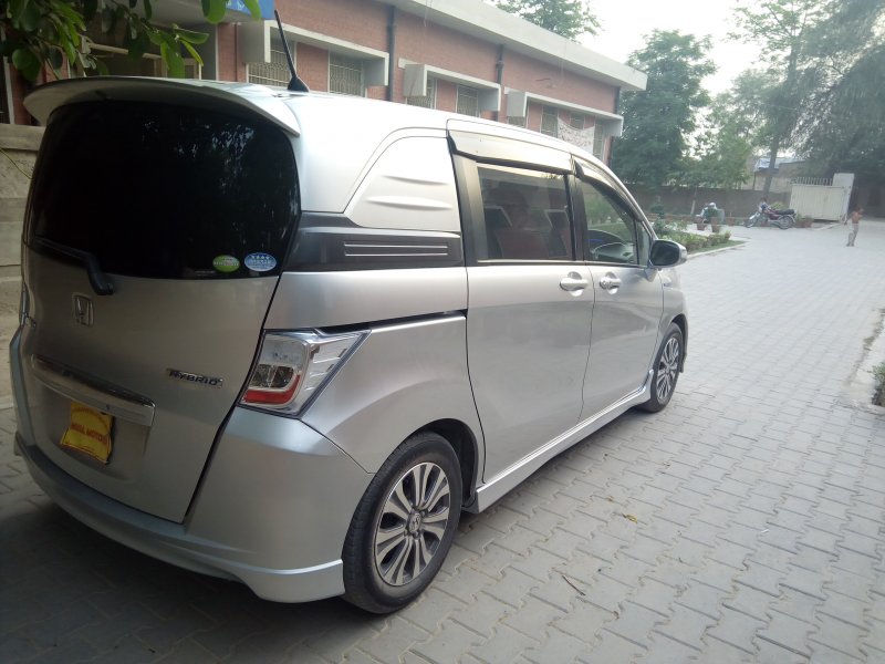 Honda freed Spike 2010 спойлер