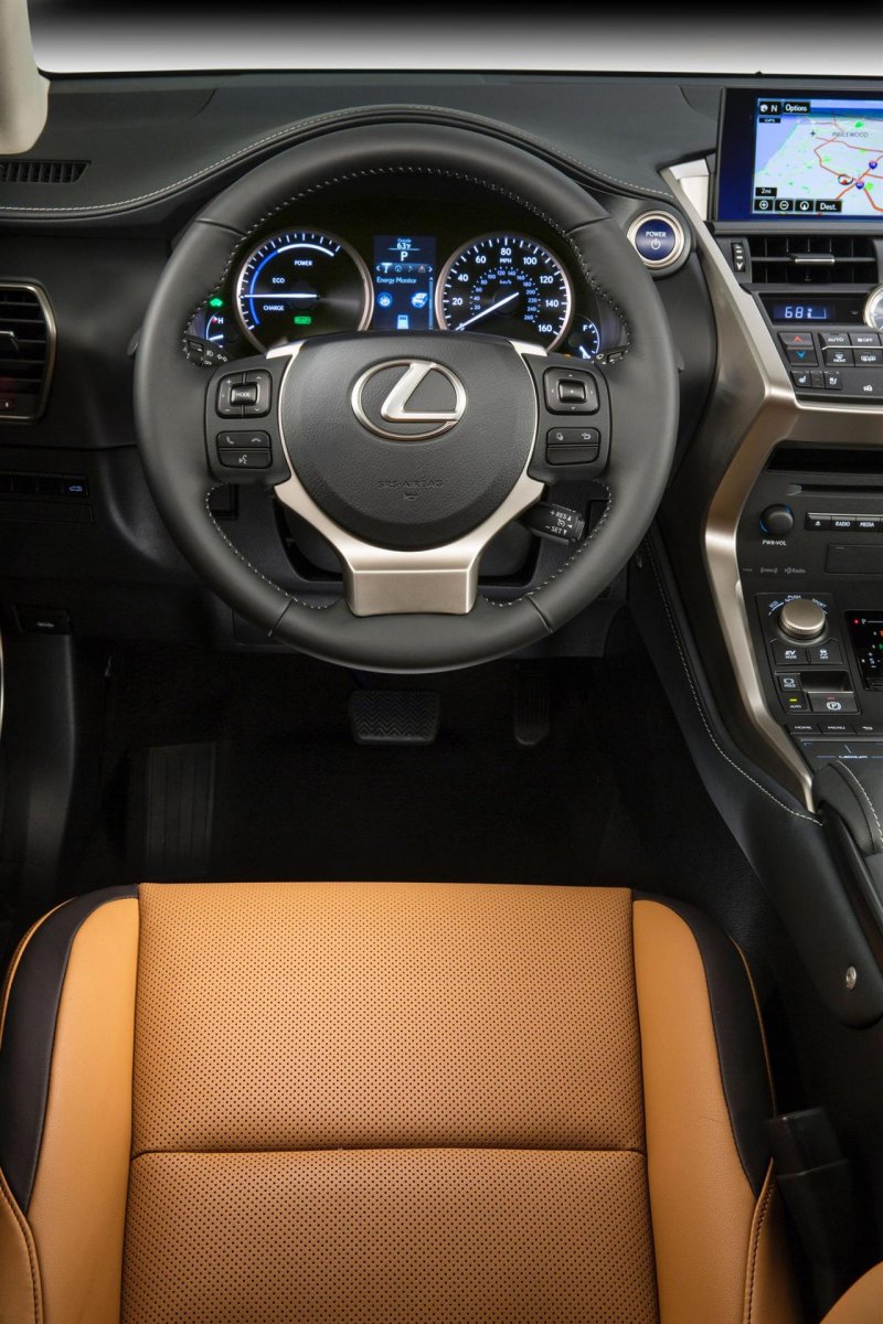 Lexus NX 300 салон