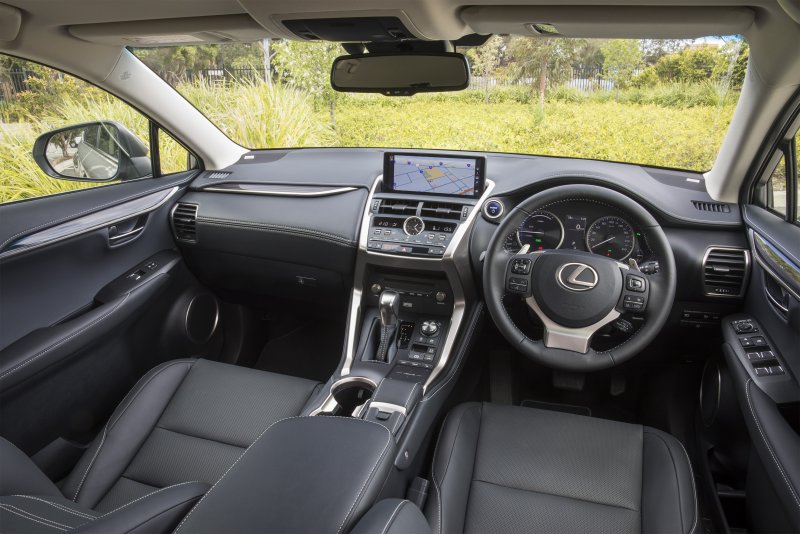 Lexus NX 200t салон